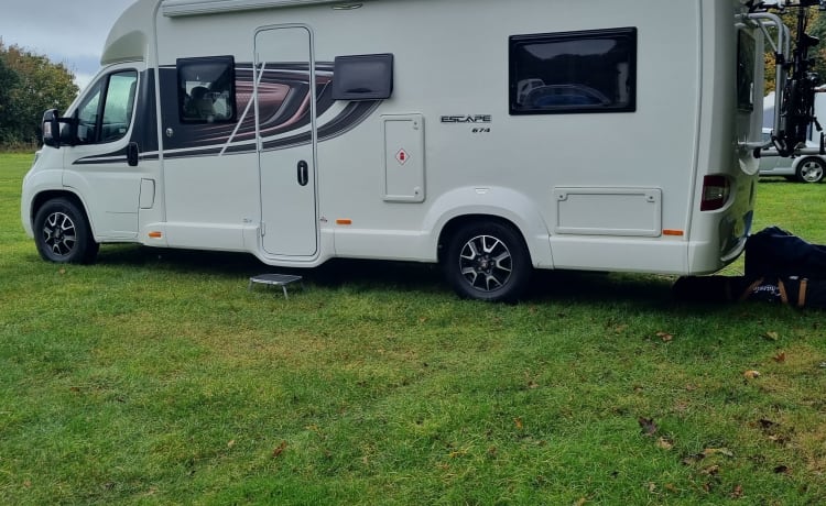 Jemima – 6-persoons Swift Escape 674 camper uit 2021