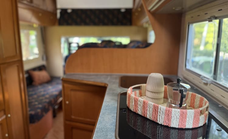 Vondel – Cozy 5-person family camper Fiat Ducato 2000