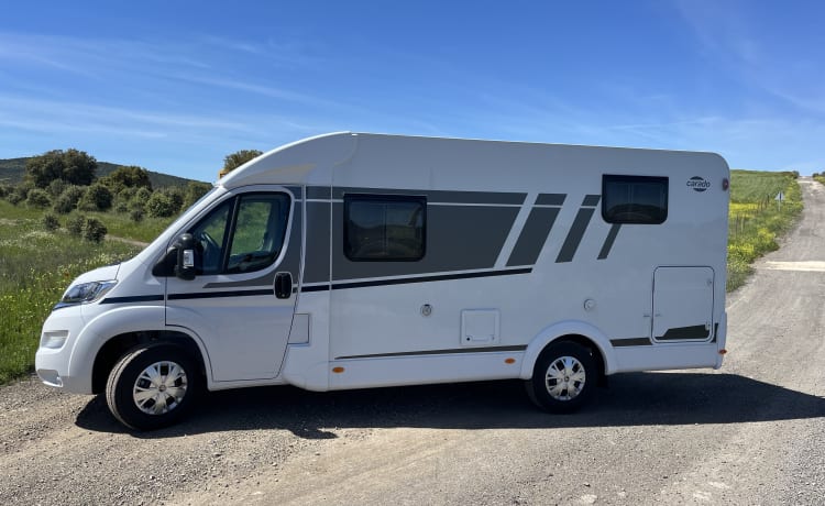 Van 337 – Carado V337 compacte Van voor 2 tot 3 personen!