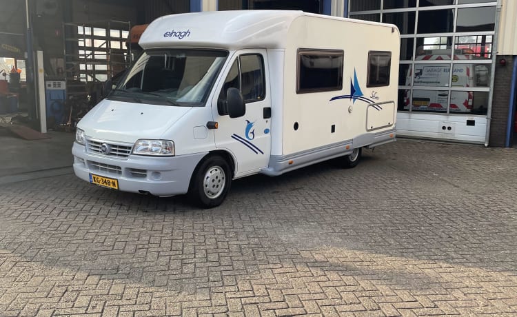 zeer mooie compacte 4 persooncamper