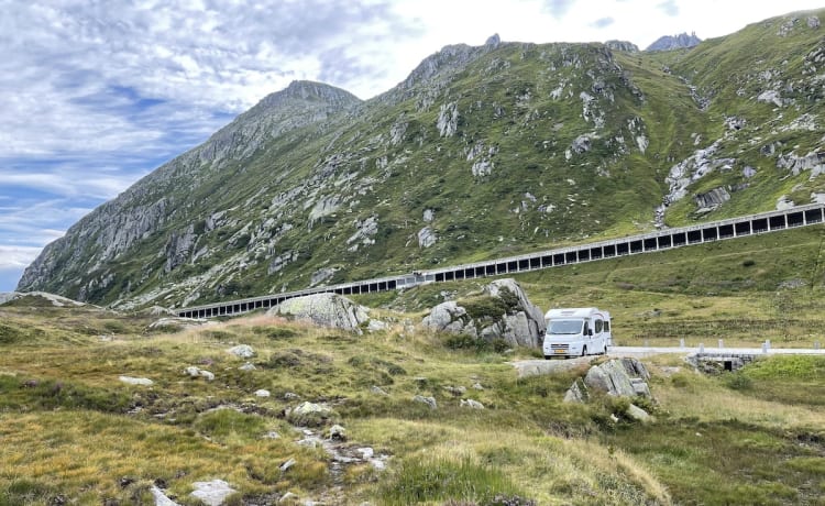 De Ixeo – Camping-car familial complet à louer Burstner Ixeo