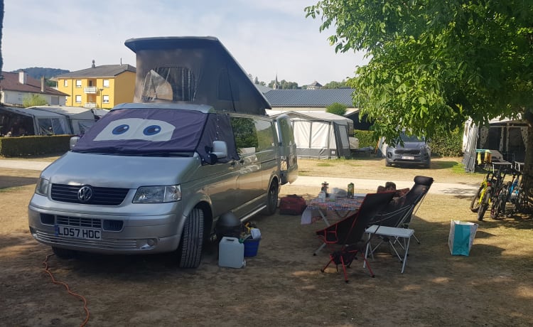 VW Camper mit 4 Schlafplätzen