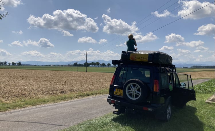 Land Rover Discovery with rooftop tent