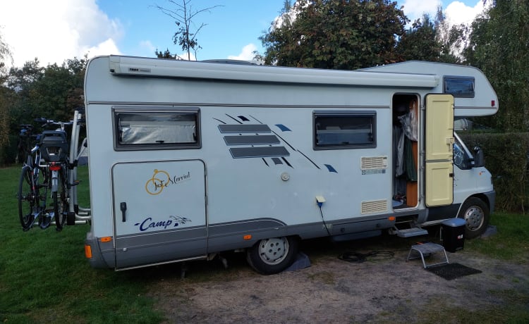 Spacious and wonderful 6 person family camper