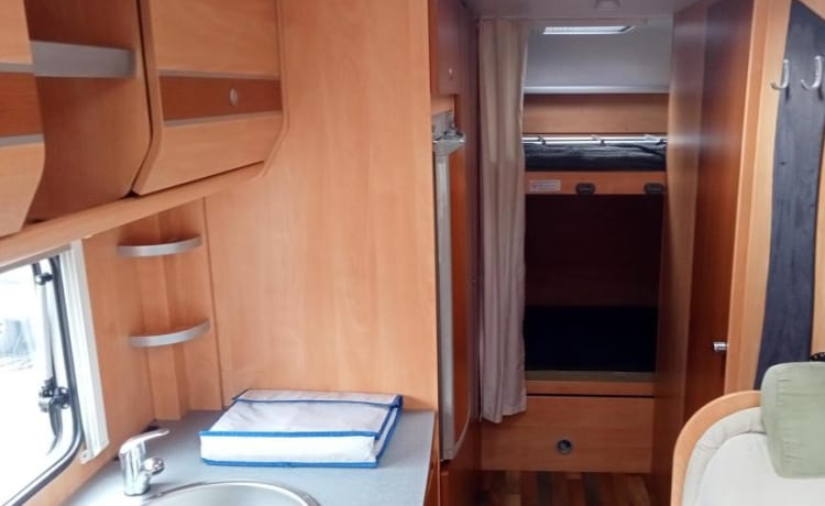 Lovely comfortable family camper! Sunlight Alcove, 5 persons (2010)