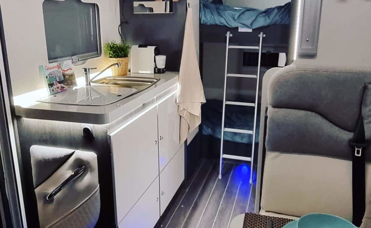 Modern fully equipped motorhome with alcove :-)