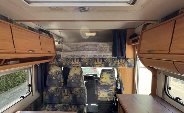 Luxury 4 person LMC - Fully equipped