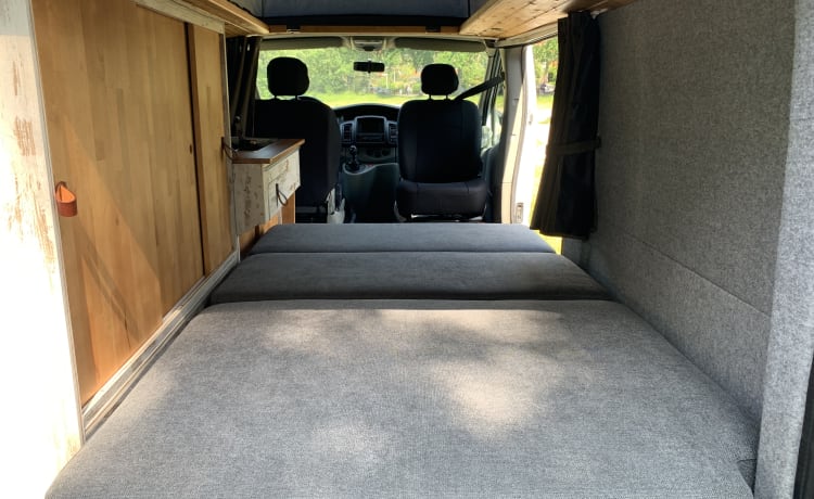 KIWI  7 – Opel Vivaro (ECO) buscamper . geheel zelfvoorzienend 