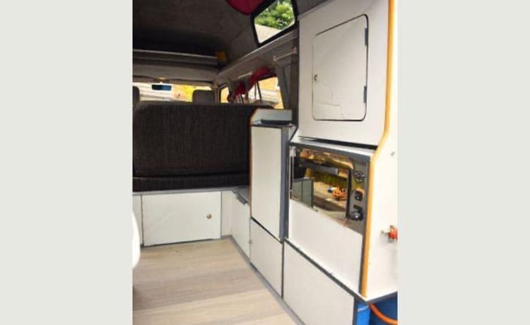 Jerry – 4-Bett VW T4 Hightop - eine großartige Option für Paare oder 4-köpfige Familien