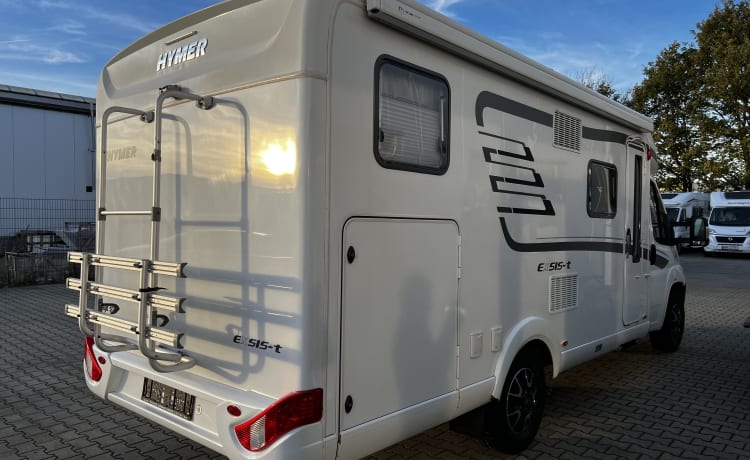 Guusje – Hymer with length beds super luxury camper