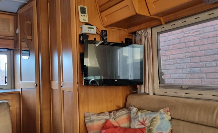 Gezinscamper 5 persoons Hymer intergraal uit 1997