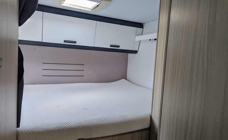 6p recente familie camper uit 2021 - Sun Living alcove