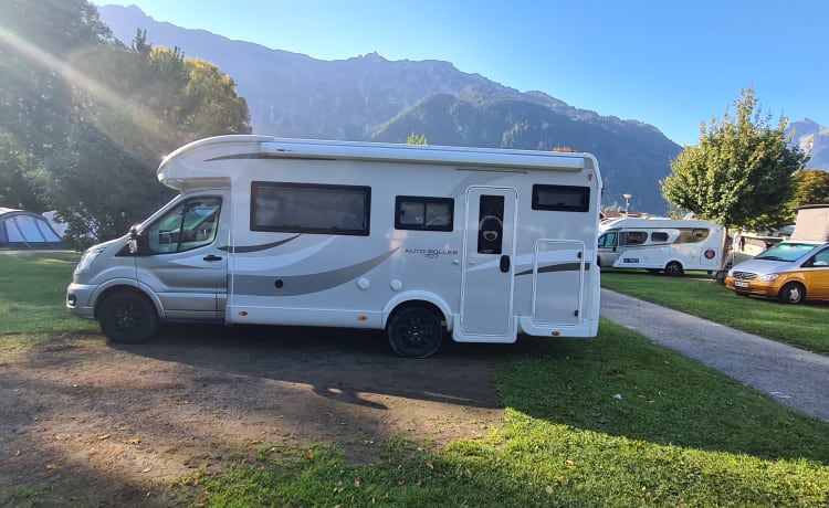 Elena – 6 berth luxury motorhome