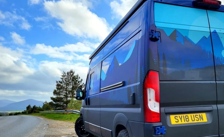 Stunning cosy Edinburgh camper, perfect for exploring Scotland