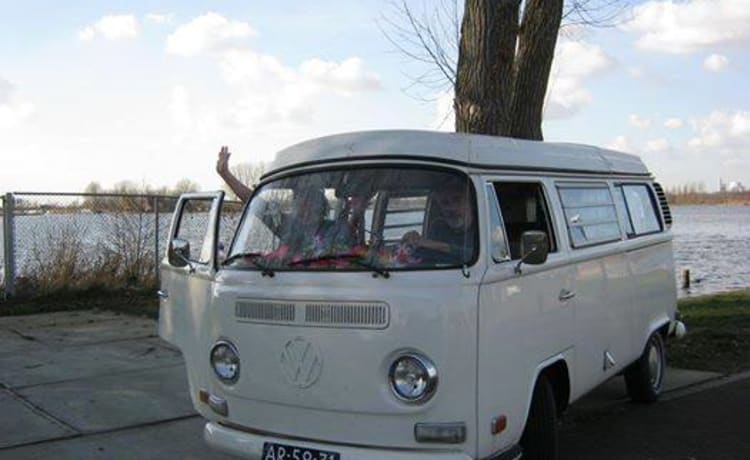 Luna – Volkswagen Wohnmobil für 3 Personen, Baujahr 1972