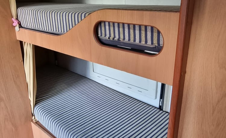 falcon – Fiat Camper Moncajo Attic - 7 Seats