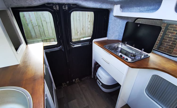 Pop-top Mercedes Camper met grote keuken + Toilet