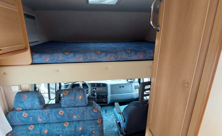 Claes – Claes : Camping-car Alcôve spacieux 4p de 2000