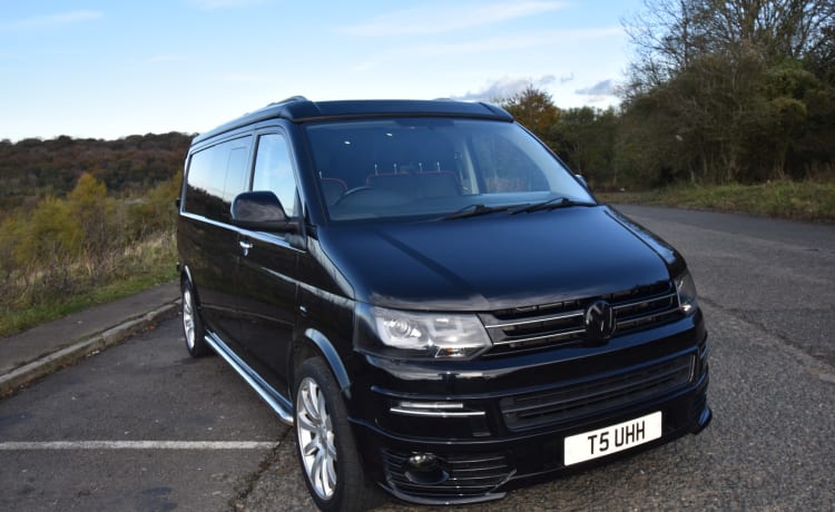 Pepper – **Vollbeheizter** Volkswagen T5 Family Camper