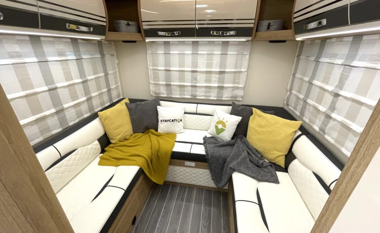 Phoenix – Luxury 4-6 Berth Roller Team Auto-Roller 747 AUTOMATIC - Fully Insured