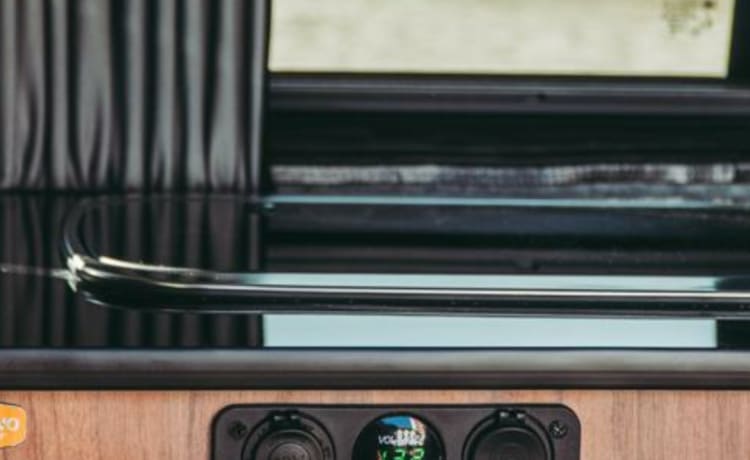 Barbarella – 4 Places Cosy VW T5 Campervan