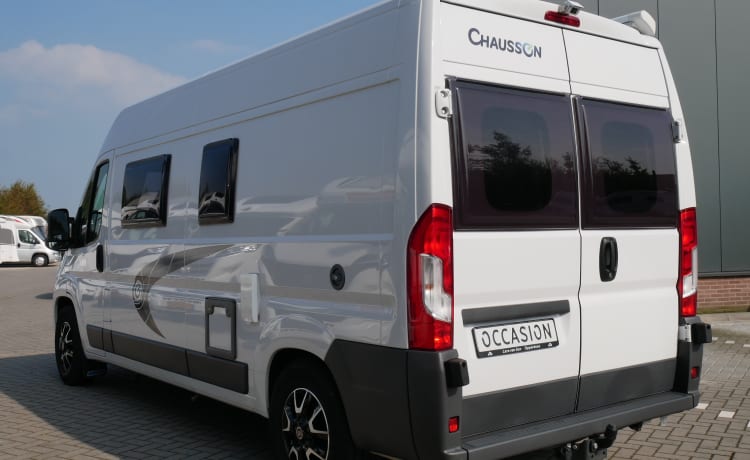 Chausson1, 2 slaap- 4 zitplaatsen.