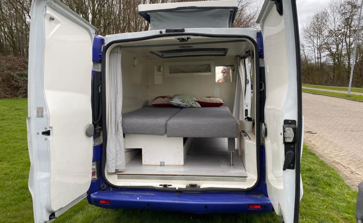 BuZz Lightyear – Opel vivaro 1.9 sdi compacte camper