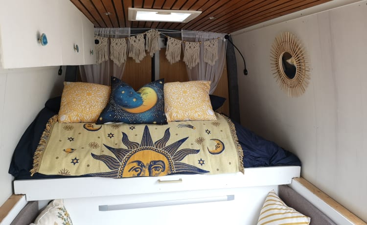 MerseyNomad – MerseyNomad - Camper Mercedes-Benz personalizzato con 2 posti letto