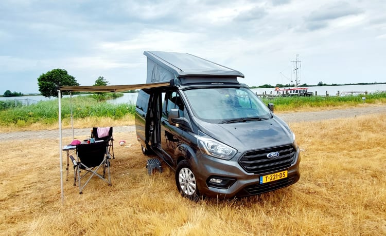 Nugget – Ford Nugget Plus 2023 with pop-up roof