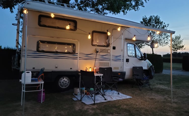 Super cool family camper