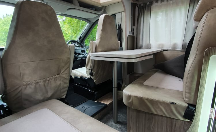 Luxury 4 Berth Benimar Tessoro 463 (2020)   