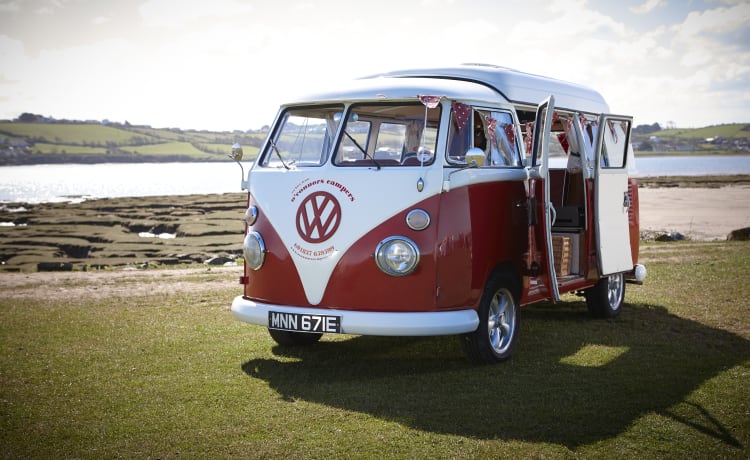 Barbarella – Volkswagen Wohnmobil mit 4 Schlafplätzen aus dem Jahr 1967