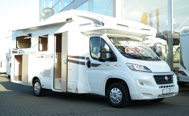 C-Type – Modern motorhome model 2-4 pers. motorhome with 200 free extras