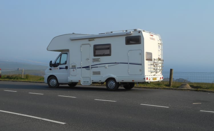 EASY 5 MOTORHOME VERHUUR GEWOON OPKOMEN EN GAAN