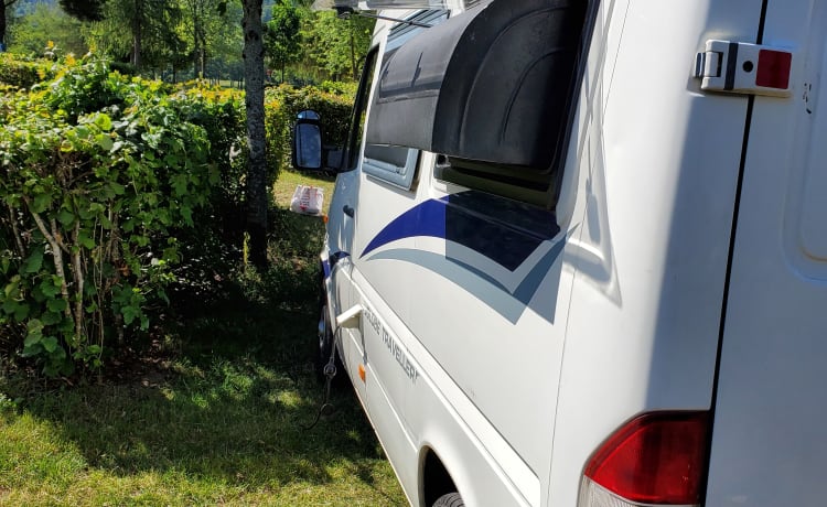 Barry Klasbak – Compact, cozy and maintained Mercedes Sprinter for 2 (tall) people