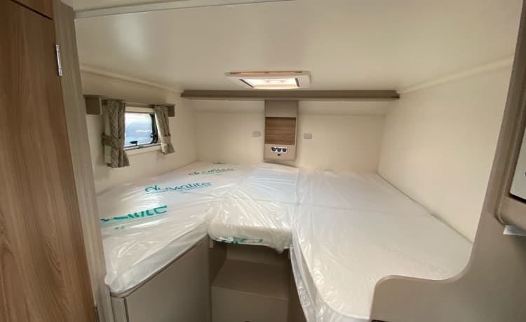 (MH002) Bel camper Swift Edge 476 con 6 posti letto