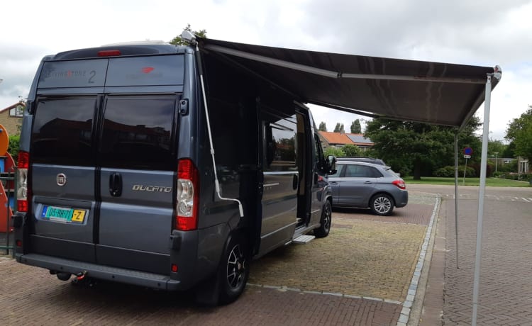 Skippy – Camper per autobus completo di lusso bello e robusto.