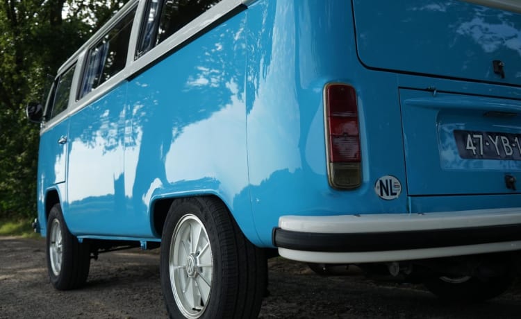 da's Toppy – 2p Volkswagen T2 B campervan uit 1977