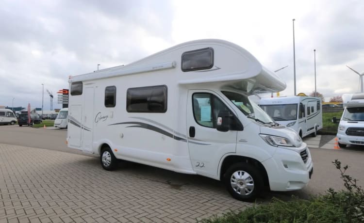 Ruime familie motorhome: Mc Louis Glamys 22 