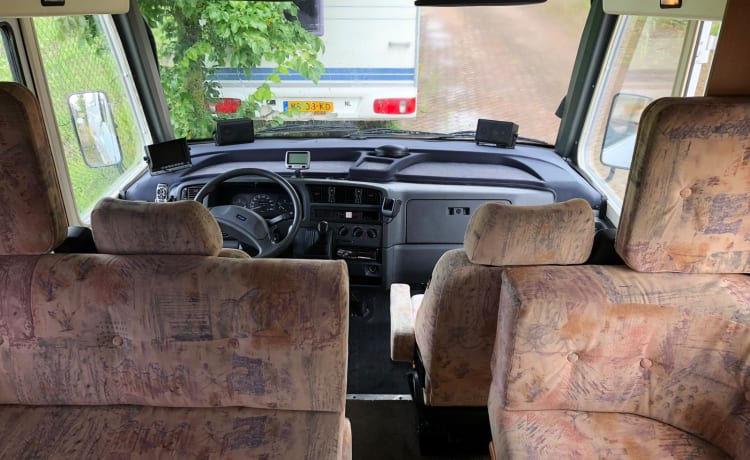 6 persoons winteruitvoering met B rijbewijs  – 6 person Eura Mobil integral from 1996