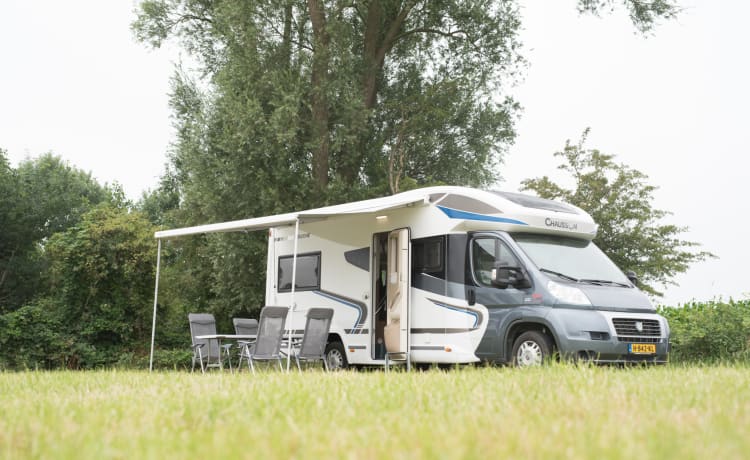 Camping-car bien équipé pour 4 personnes