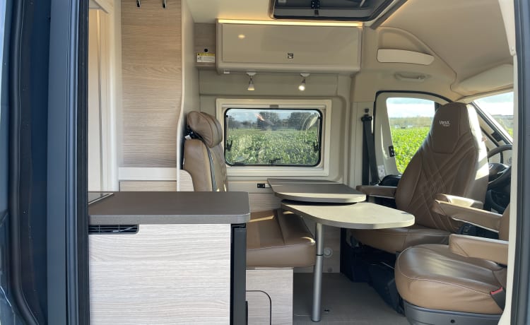 The MAD Van – Pop-up 4p Bürstner campervan uit 2023