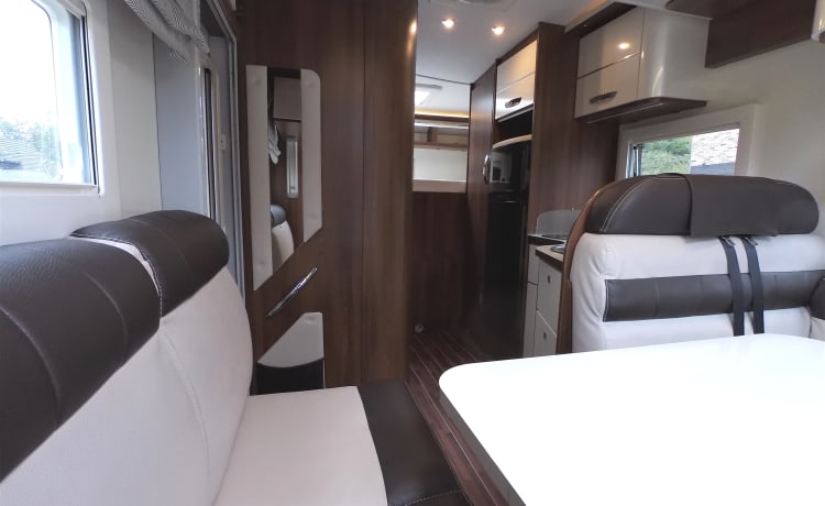 Beautiful 2 to 5 person MC Louis Sovereign 60G motorhome