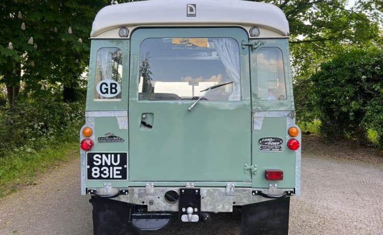 The Northumbrian Rover – 4 berth Land Rover rooftop from 1967