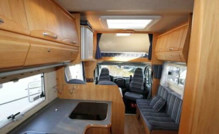 Bob – Spacious, cozy camper with air conditioning + navigation for family