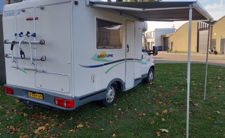 Kompletter Camper, innen geräumig. Gut beherrschbar für Jedermann !!