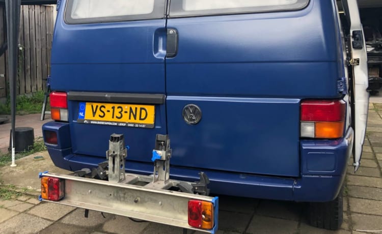 Verlengde Volkswagen T4 uit 1992 slaapplek: 2p zitplaatsen: 4p