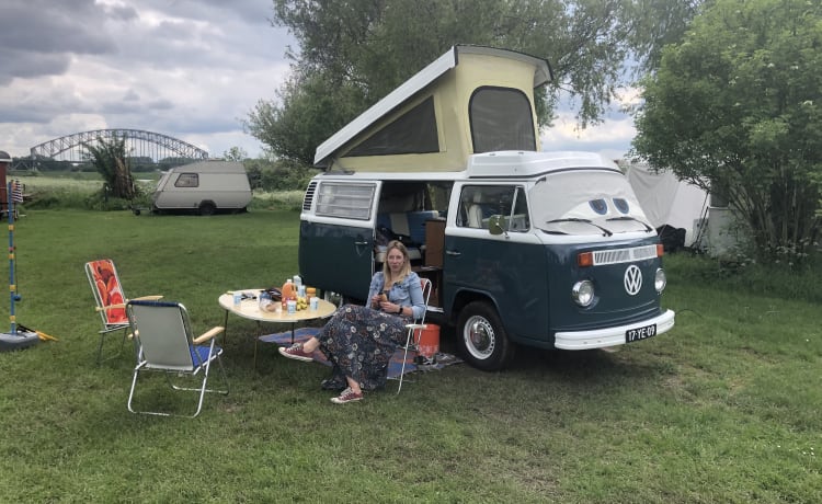 Corrie – 4p Volkswagen campervan uit 1975