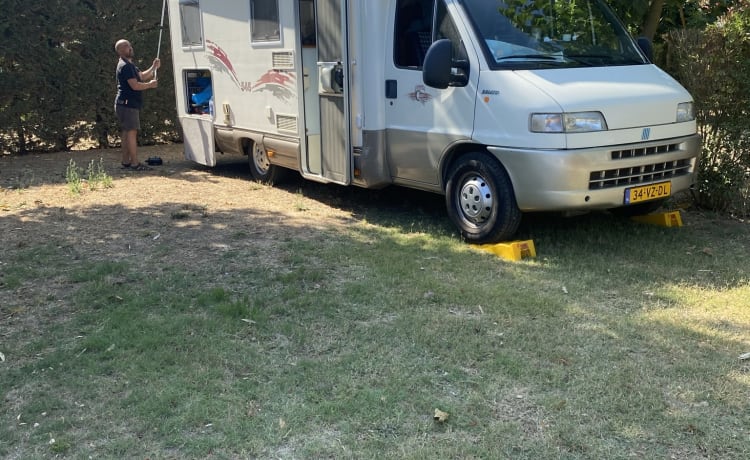 Confortevole camper da turismo retrò.