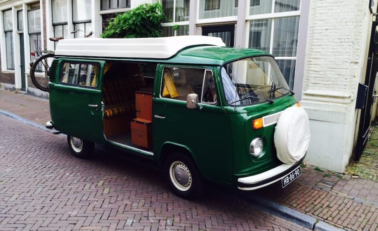 Charmant camping-car Volkswagen T2 de 1974